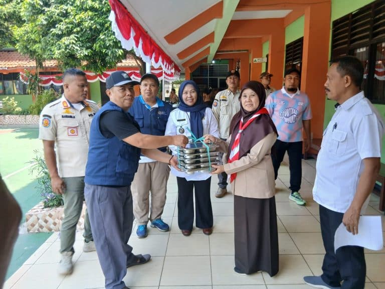 Senyum Ceria Siswa SMPN 99 Jakarta Sambut Program Makan Bergizi Gratis